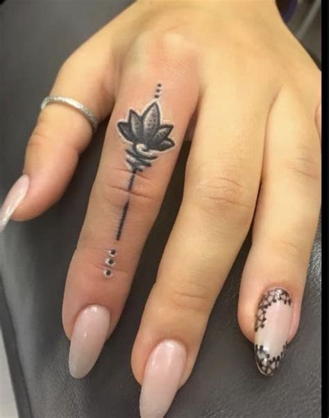 tatuajes en la nano|tatuajes manos tocandose.